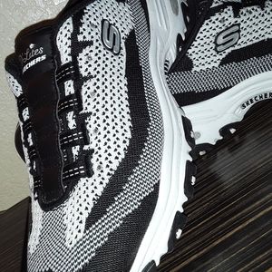 Skechers D'Lites size 7